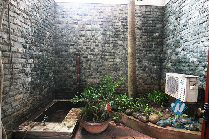 Unfurnished 4 bedrooms house with garage for rent in Xuan Dieu st, Tay Ho area.